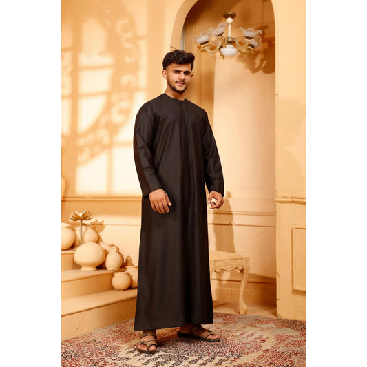 Matte Black Omani Thobe Collarless With Zip